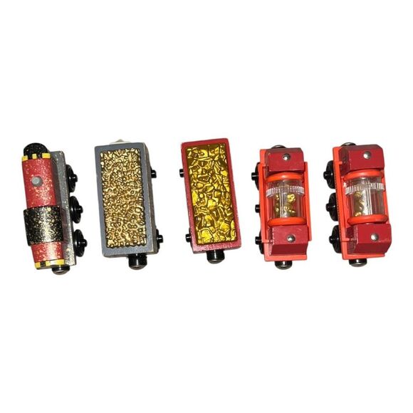 Thomas the Train Tank Engine Wooden Railway Gold Dust Salty & Gold Cars 5 Pc - Picture 5 of 6